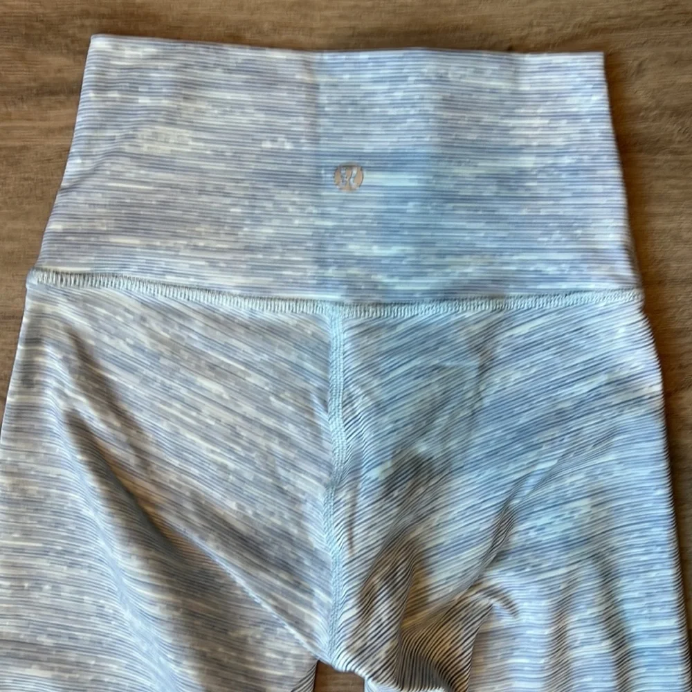 Lululemon Wunder Under Crop 21” - Picture 6 of 17